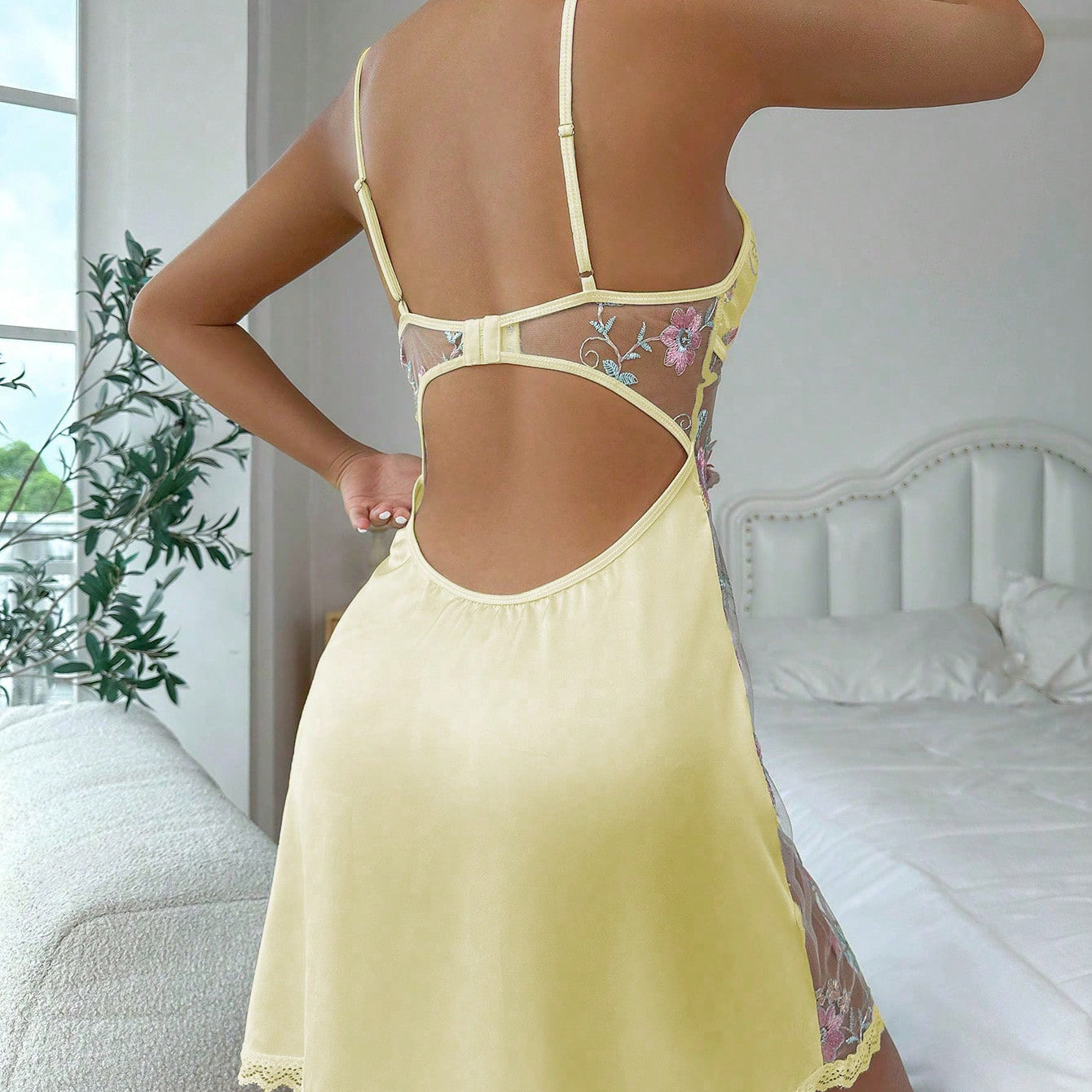 Komplet bielizny nocnej z haftem elegancki design Lilita