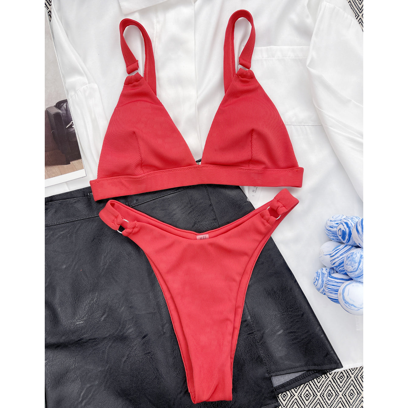 Strój kąpielowy z kółeczkami i regulowanymi ramiączkami na plażę i basen Shouko Czerwony