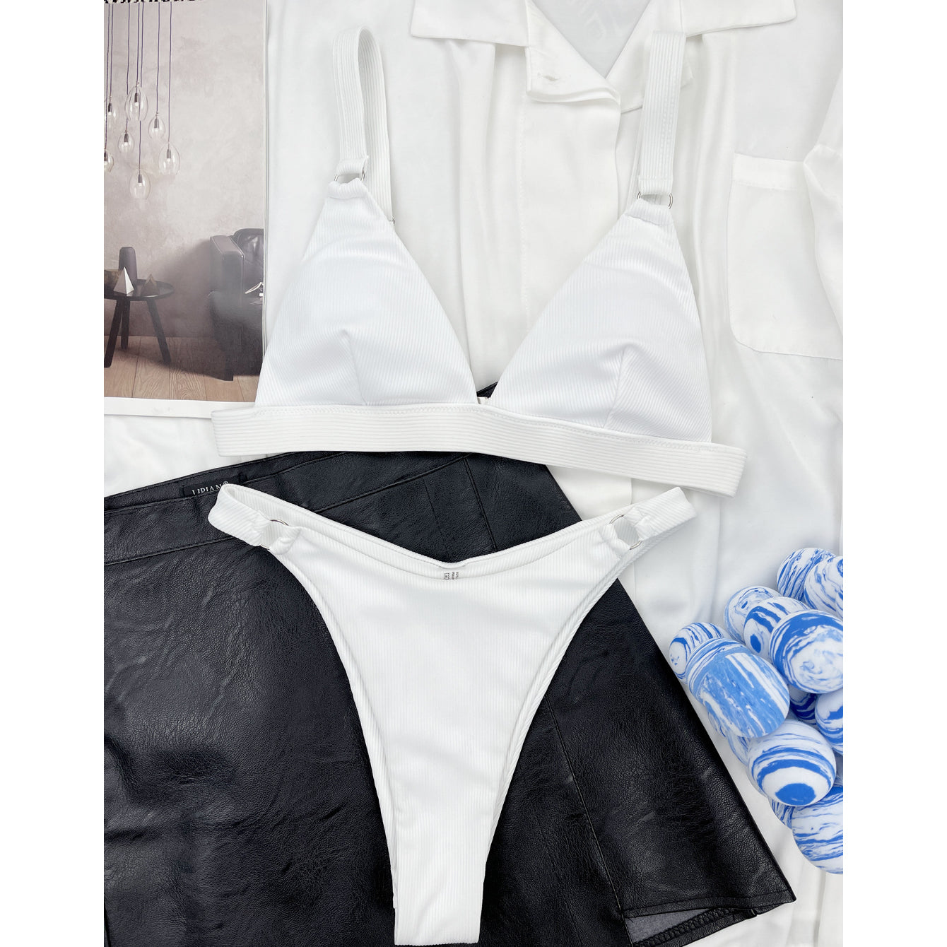 Strój kąpielowy z kółeczkami i regulowanymi ramiączkami na plażę i basen Shouko Biały