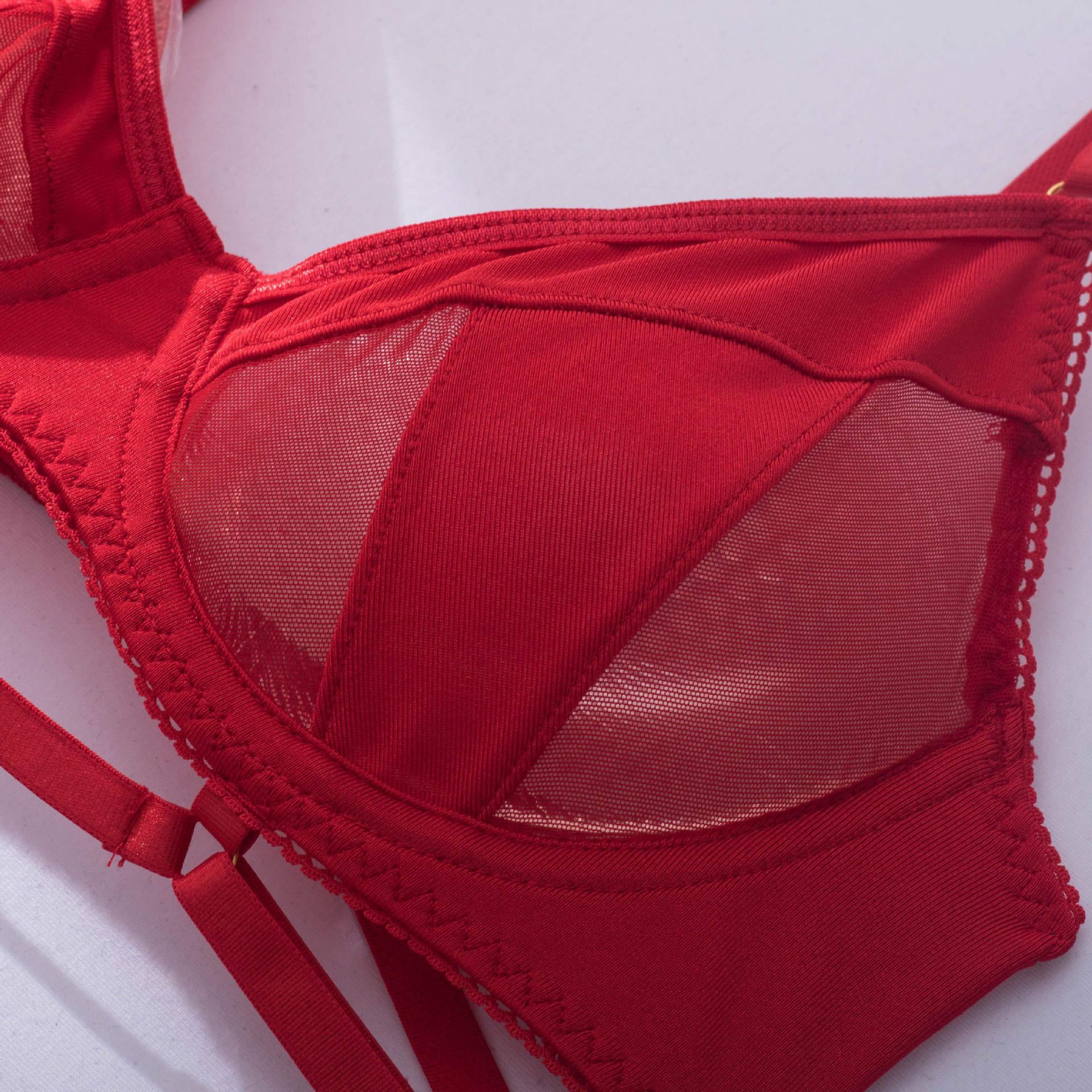 Stanik z fiszbinami i regulowanymi ramiączkami w eleganckim stylu Maricruz