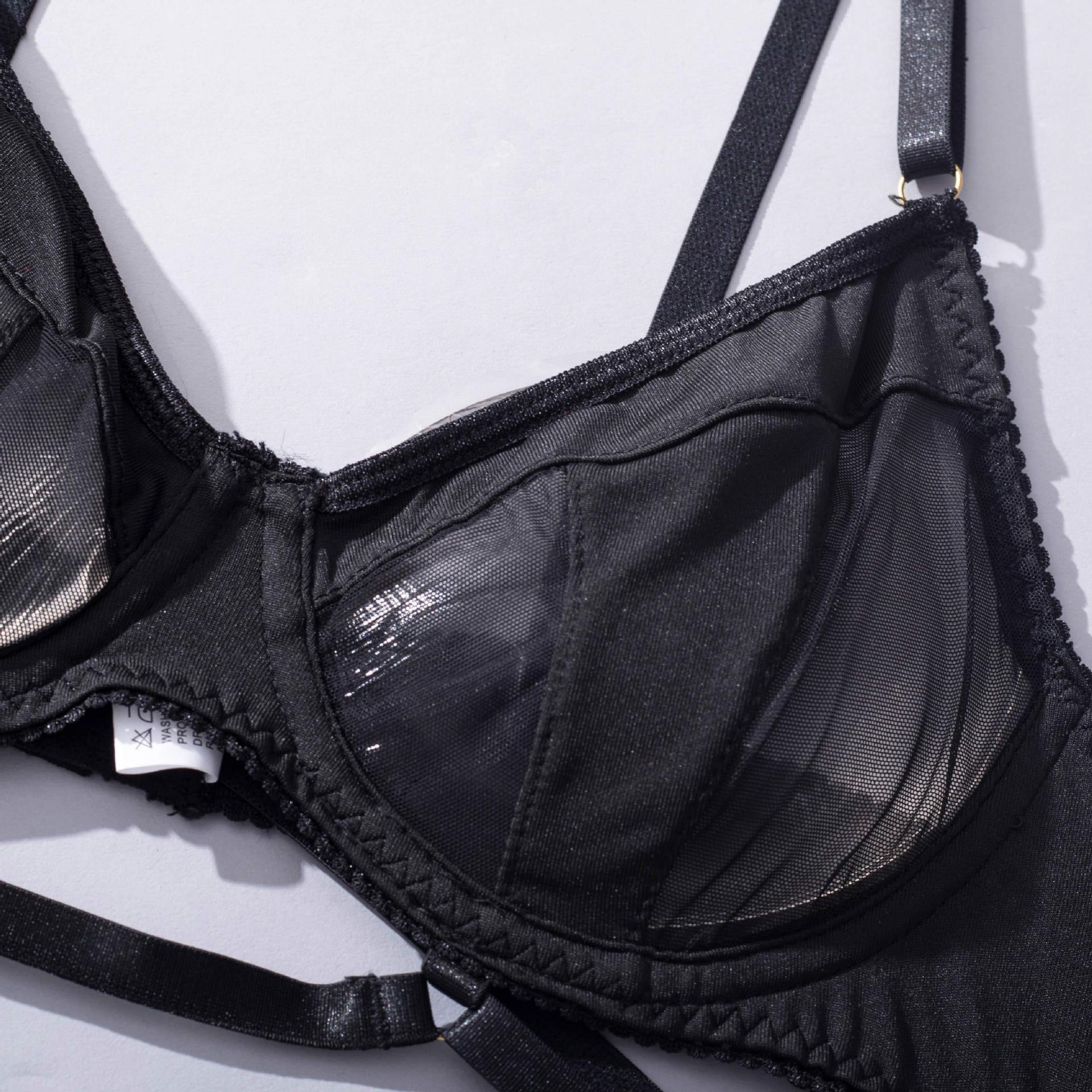 Stanik z fiszbinami i regulowanymi ramiączkami w eleganckim stylu Maricruz