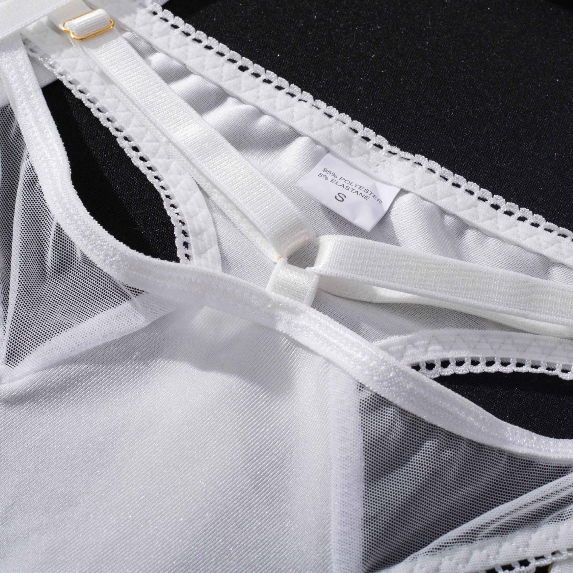 Stanik z fiszbinami i regulowanymi ramiączkami w eleganckim stylu Maricruz