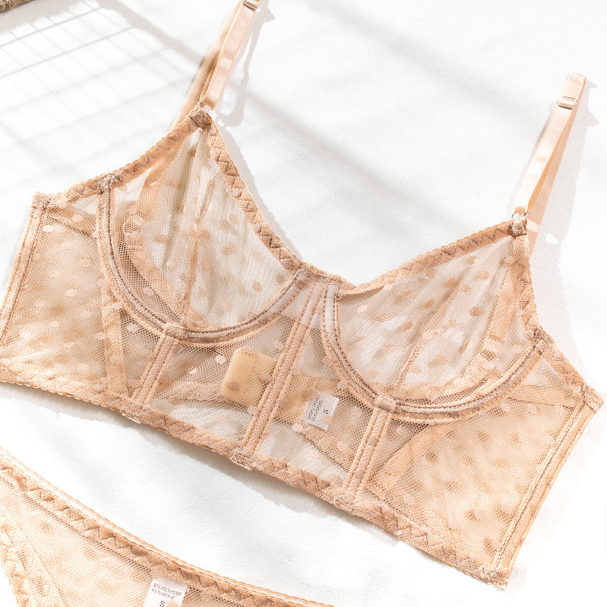 Komplet bielizny z topem na ramiączkach z delikatnym wzorem Angie