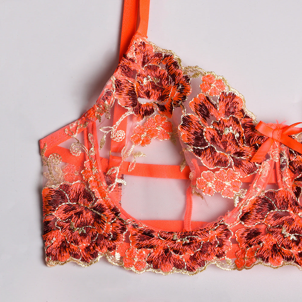 Komplet bielizny trzyczęściowy z delikatnymi detalami na wyjątkowe okazje Maimo