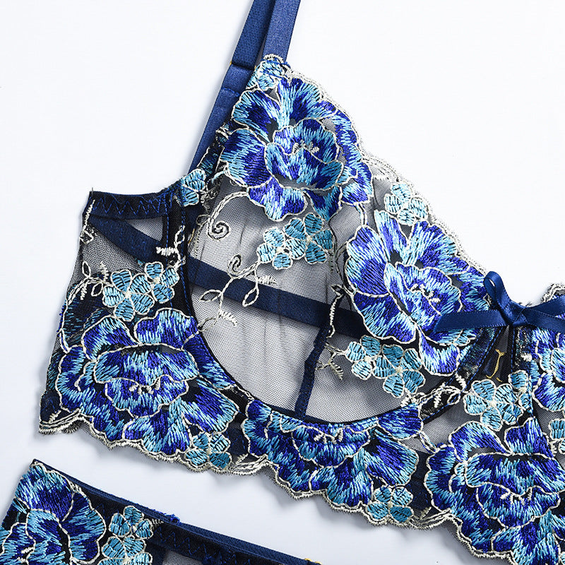 Komplet bielizny trzyczęściowy z delikatnymi detalami na wyjątkowe okazje Maimo