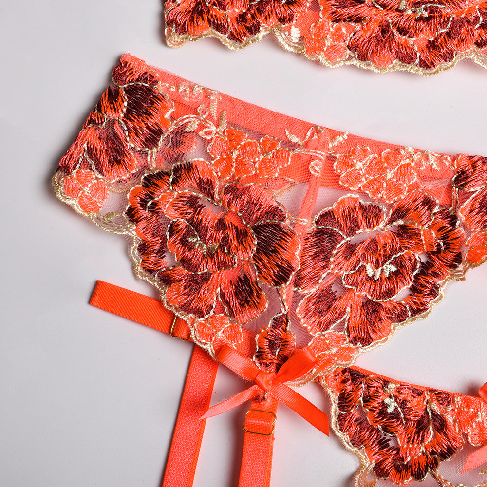 Komplet bielizny trzyczęściowy z delikatnymi detalami na wyjątkowe okazje Maimo