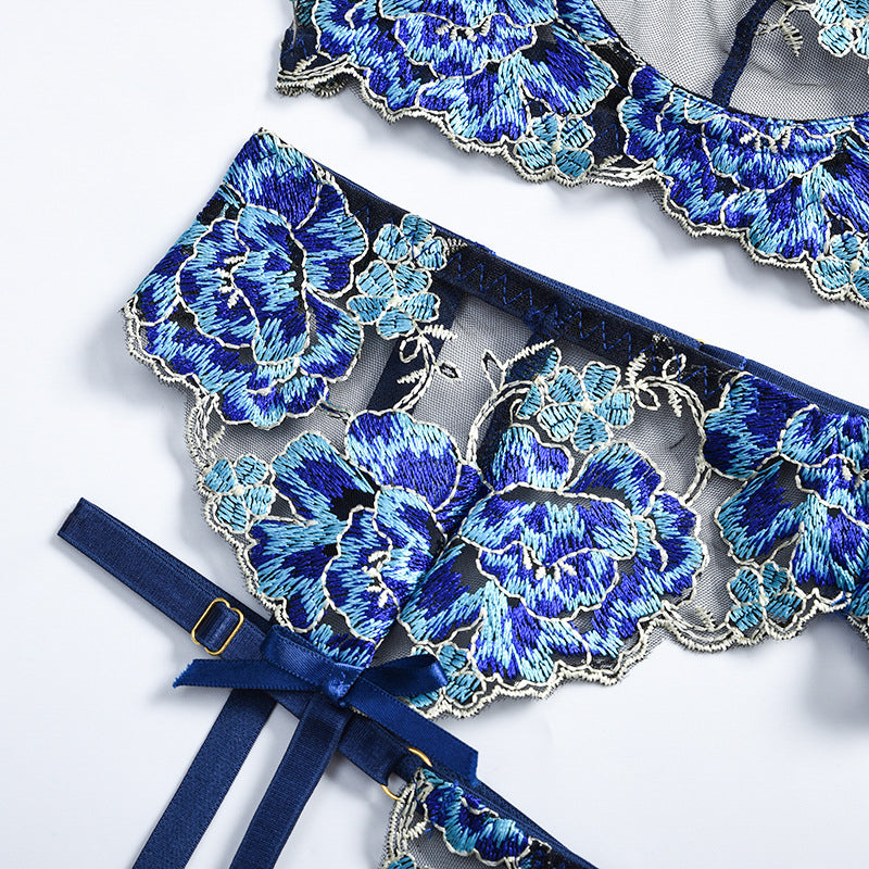 Komplet bielizny trzyczęściowy z delikatnymi detalami na wyjątkowe okazje Maimo