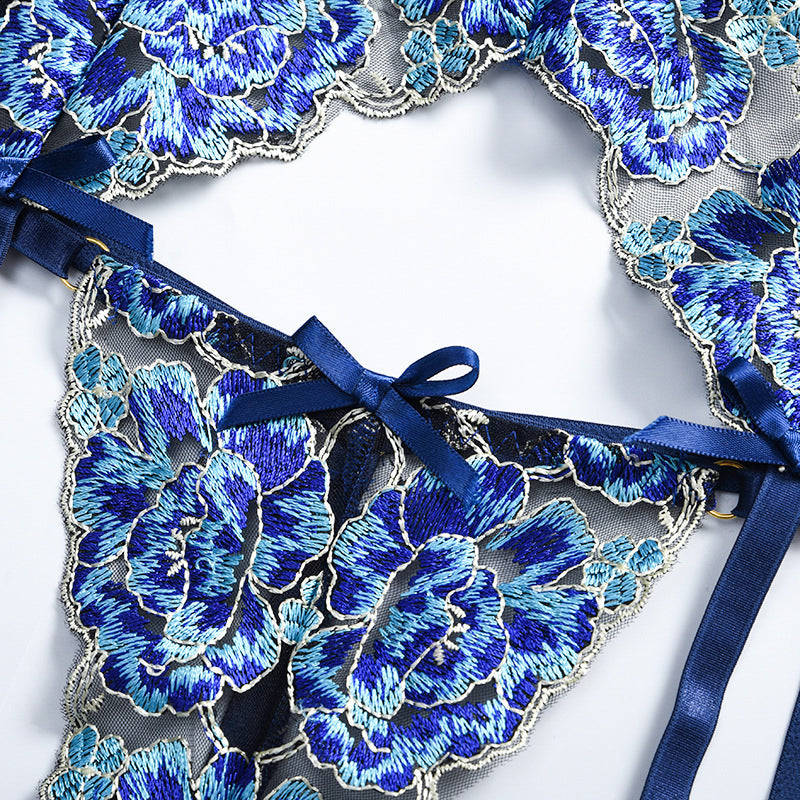 Komplet bielizny trzyczęściowy z delikatnymi detalami na wyjątkowe okazje Maimo