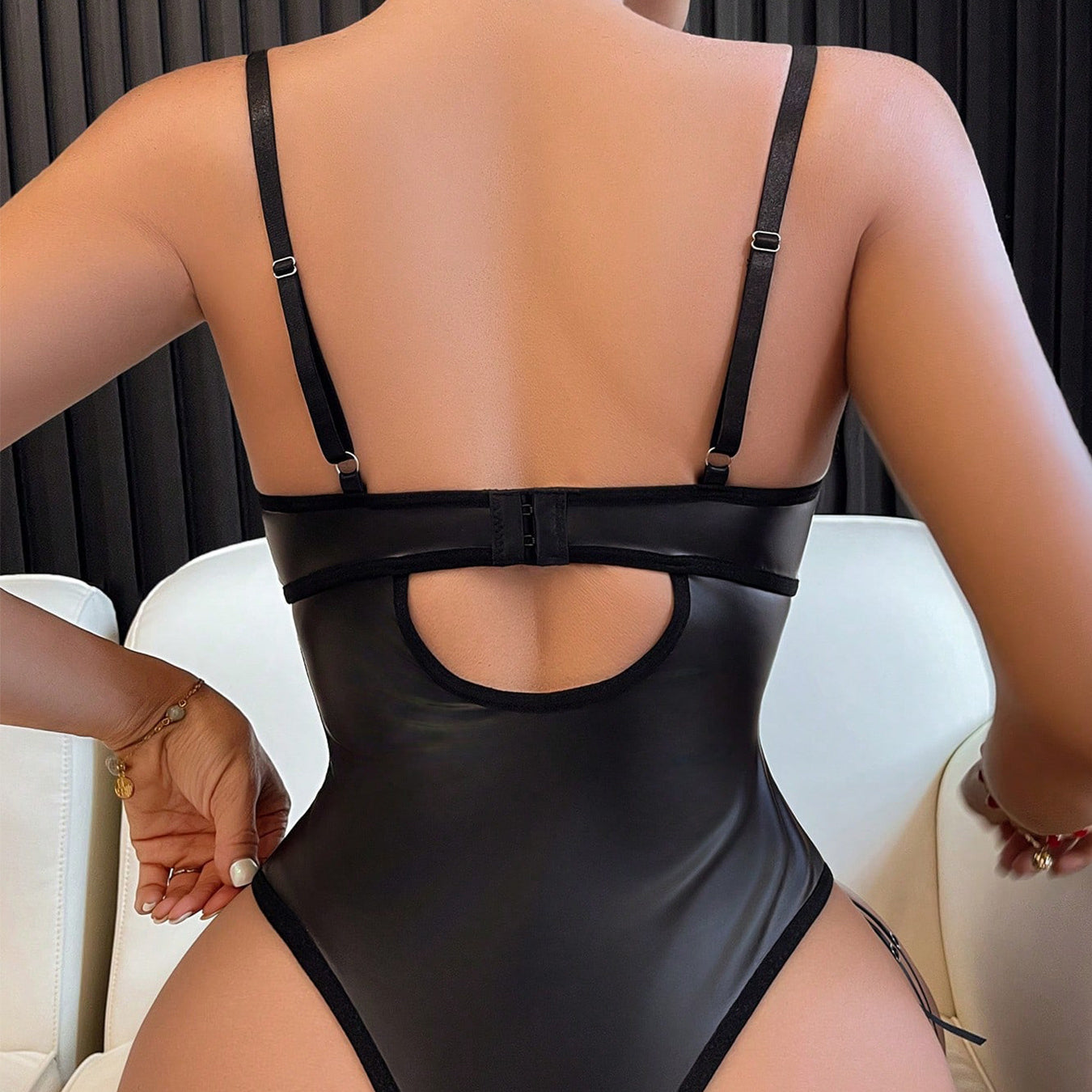 Haftowane body z kompletem na romantyczne wieczory Mechthilde