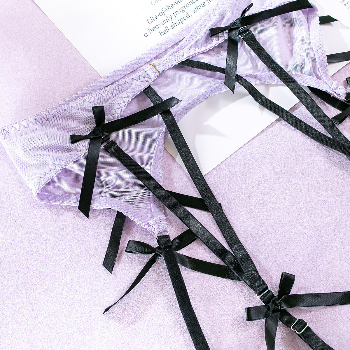 Komplet bielizny trzyczęściowy z koronkowym biustonoszem na romantyczne wieczory Therese