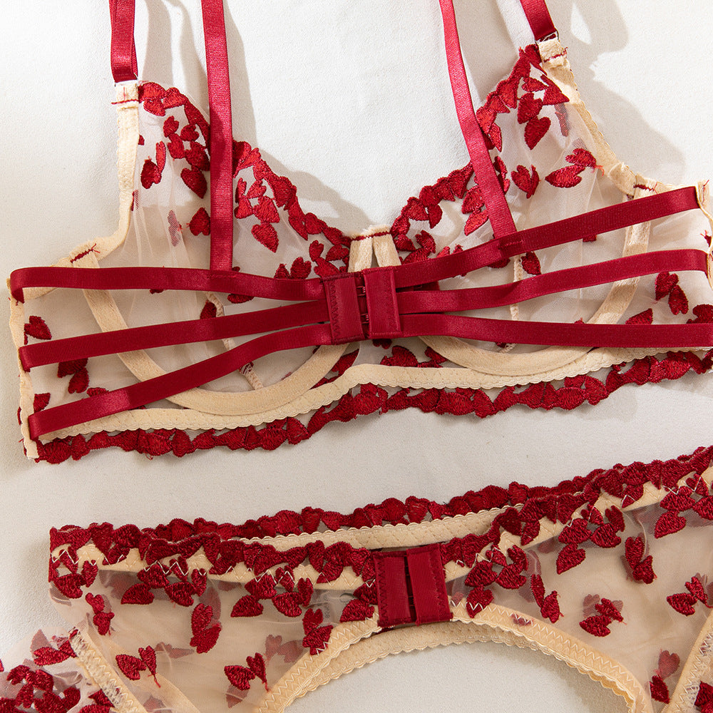 Komplet bielizny z haftem i dopasowaniem do sylwetki KaraLynn