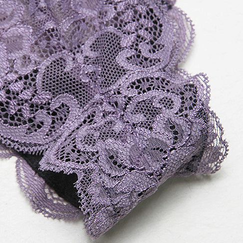 Komplet bielizny z koronki z delikatnymi wiązaniami Aftina