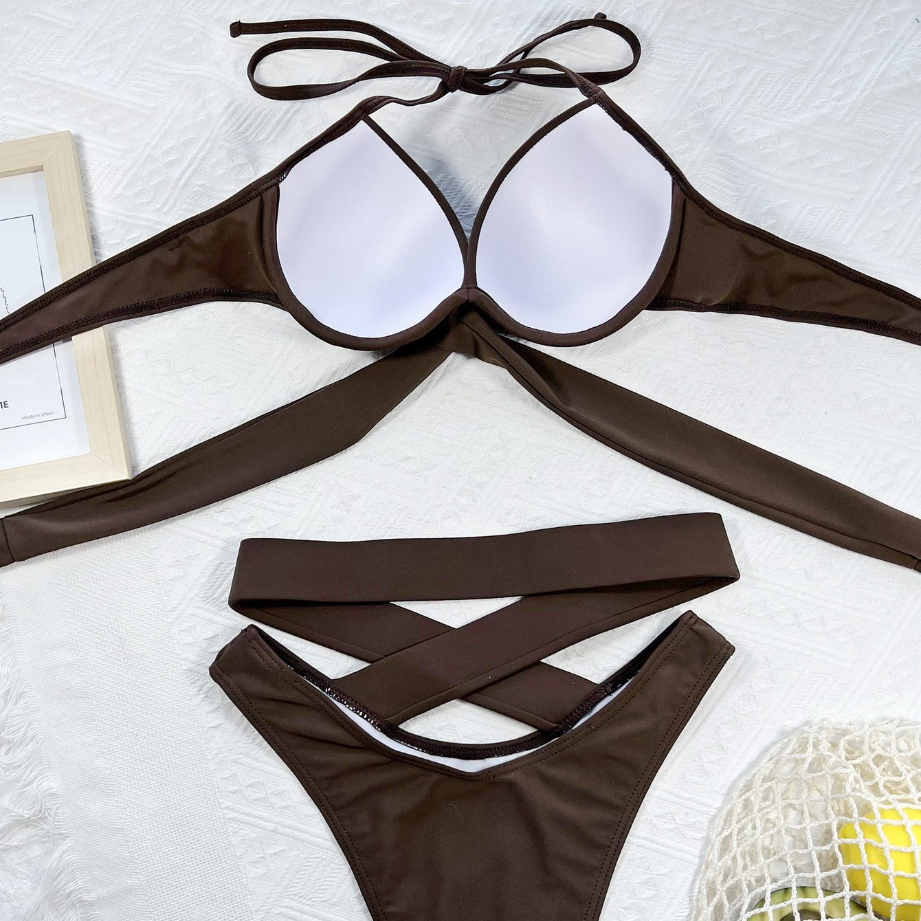 Bikini z ozdobnymi paskami na plażę i basen Shireen