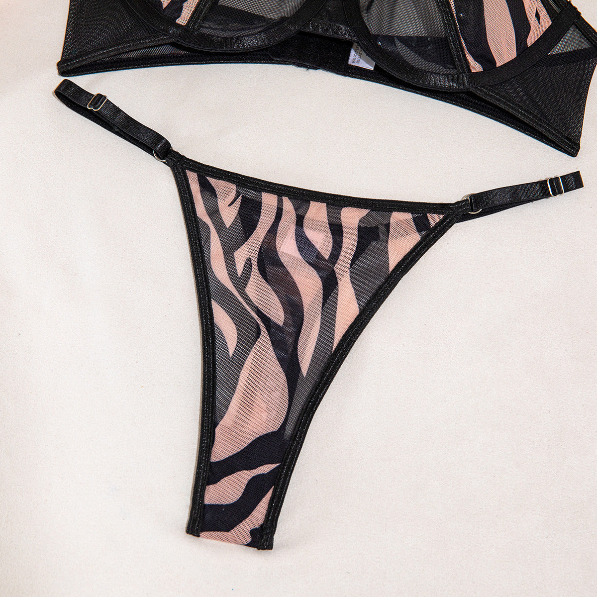 Komplet bielizny z delikatnym wzorem na romantyczne wieczory Bessy