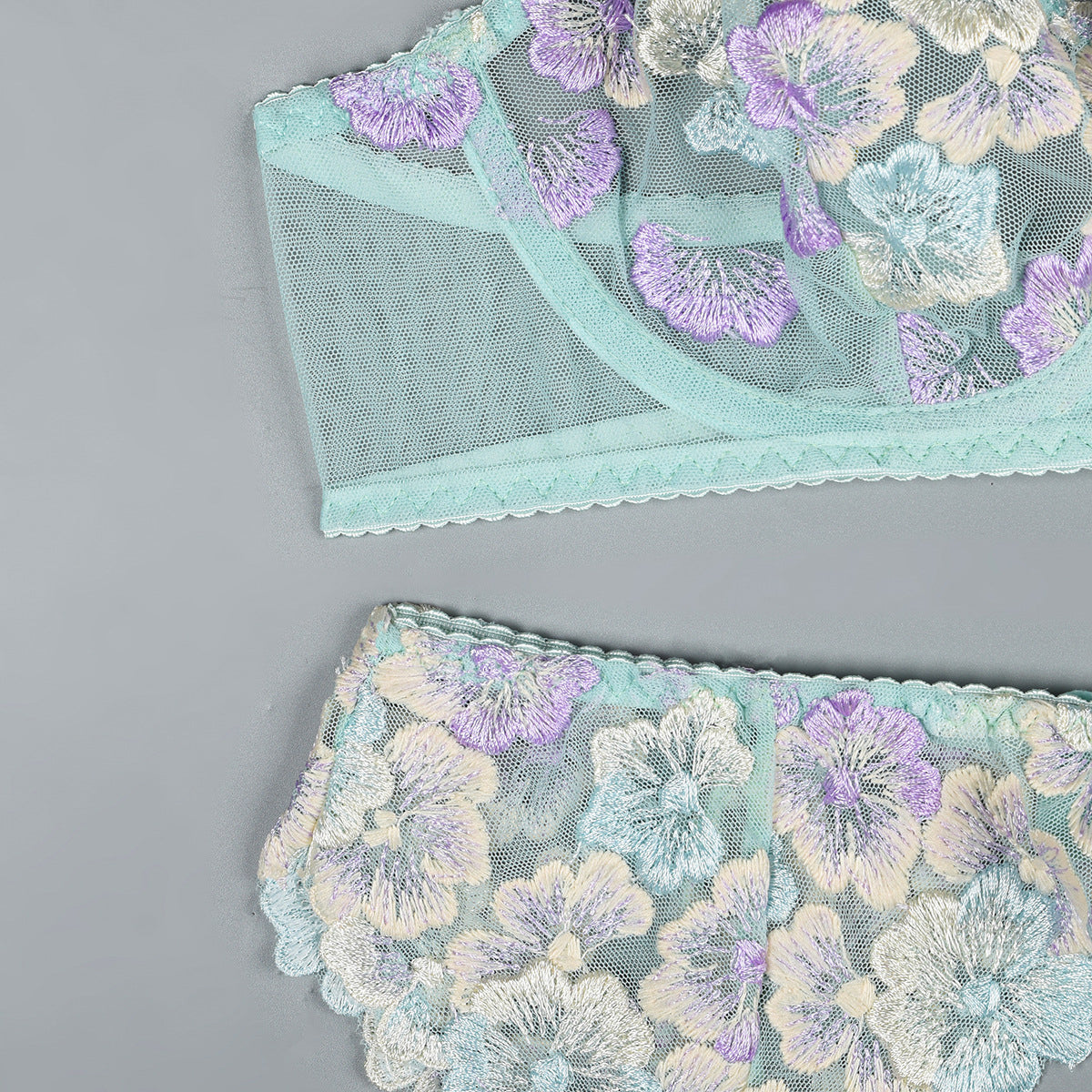 Komplet bielizny z haftem na co dzień i na specjalne okazje Chiyoe