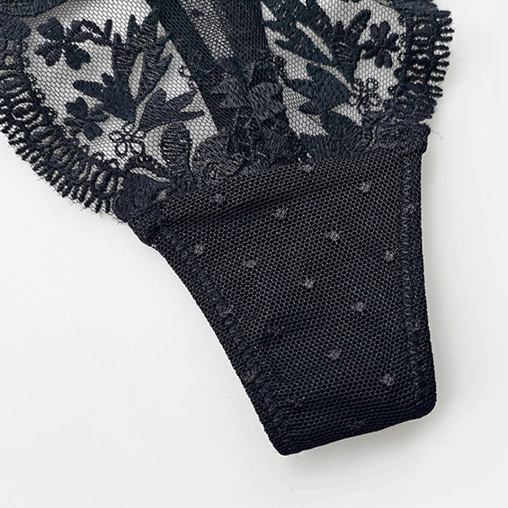 Stringi koronkowe trójkątne na każdą okazję Eladia