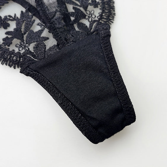 Stringi koronkowe trójkątne na każdą okazję Eladia