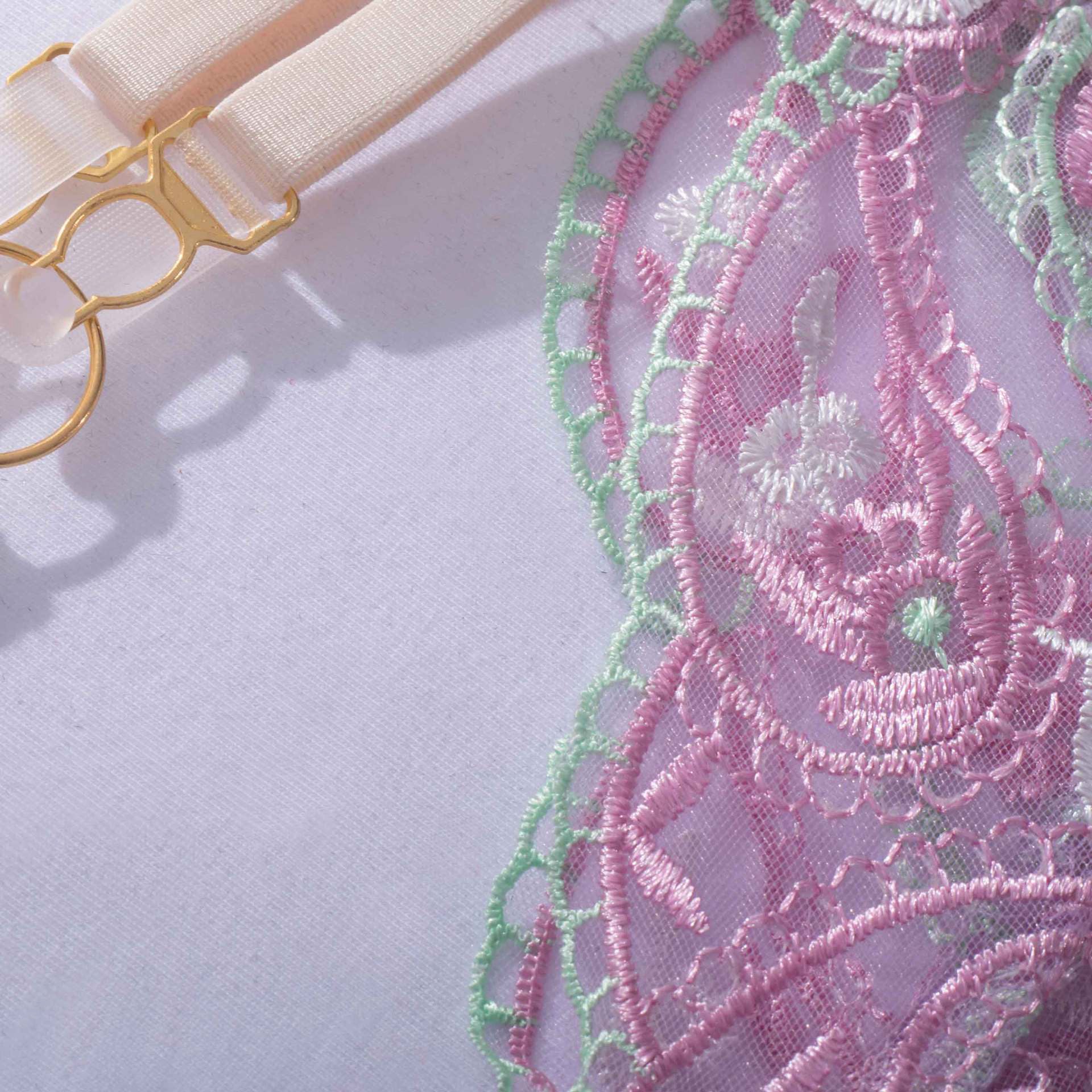 Komplet bielizny haftowanej z pasem do pończoch na specjalne okazje Felizia