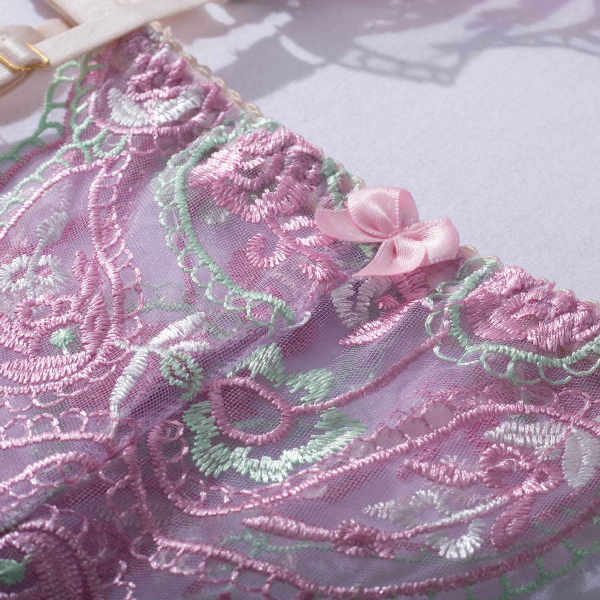 Komplet bielizny haftowanej z pasem do pończoch na specjalne okazje Felizia