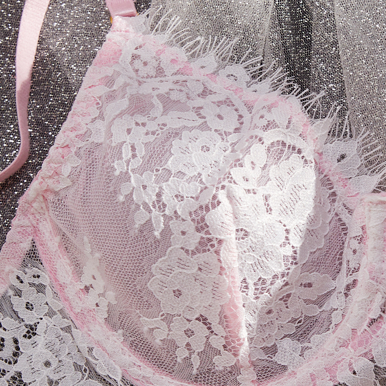 Koronkowy komplet z falbanką na romantyczne wieczory Trijnie