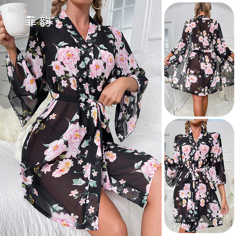 Szlafrok wiązany z delikatnego materiału Kielo