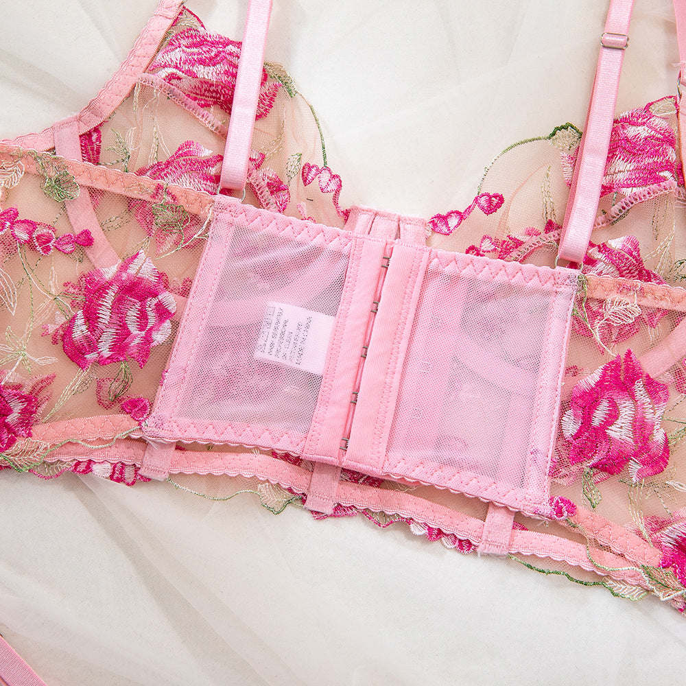 Komplet bielizny z kwiatowym haftem i koronkowym wykończeniem Keziban