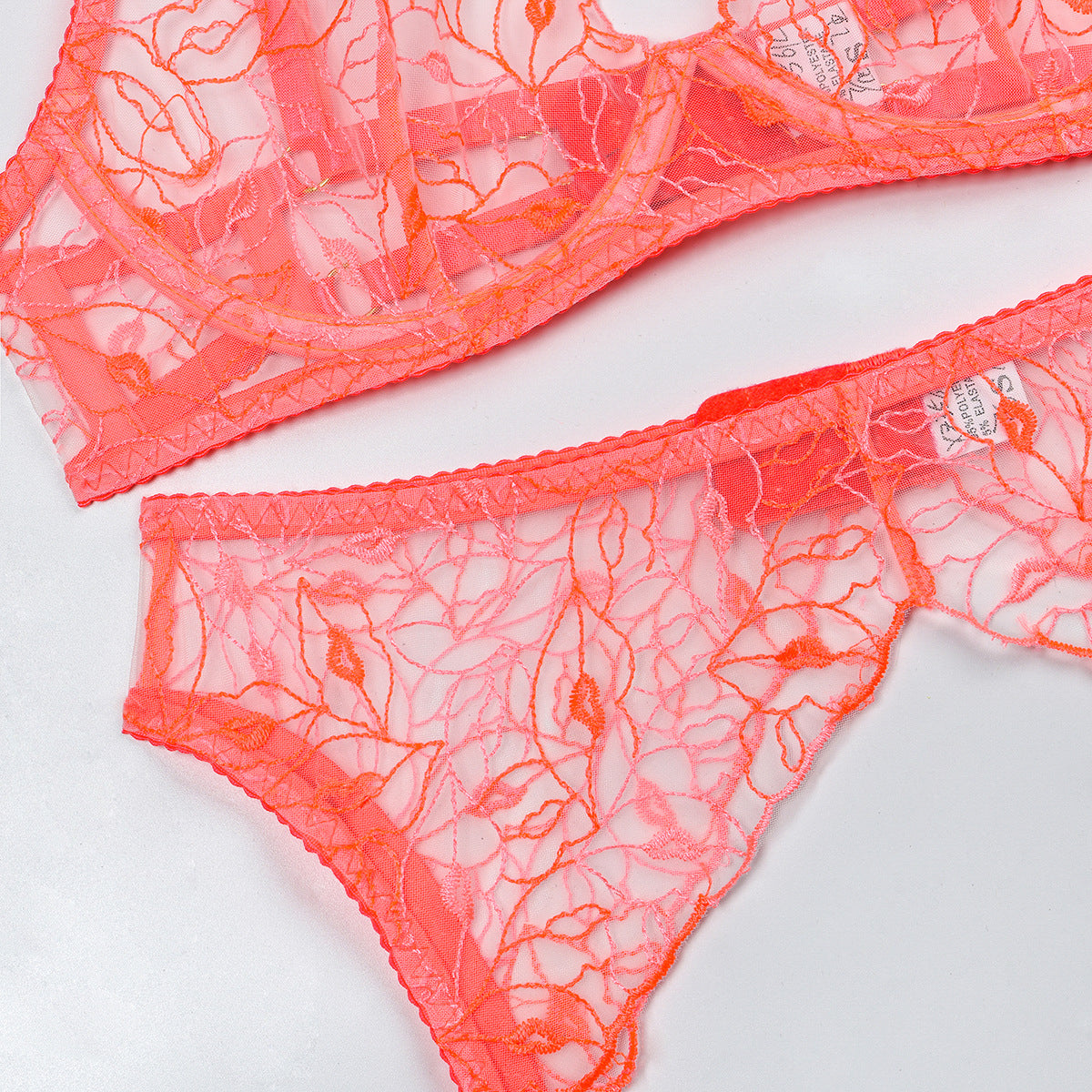 Komplet bielizny z haftem na romantyczne wieczory Heejeong