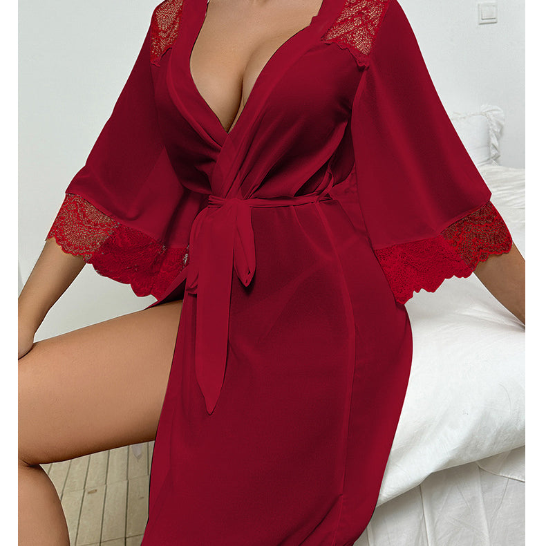 Szlafrok z koronkowym wykończeniem rękawów na wieczory w domu Selvedina Bordowy