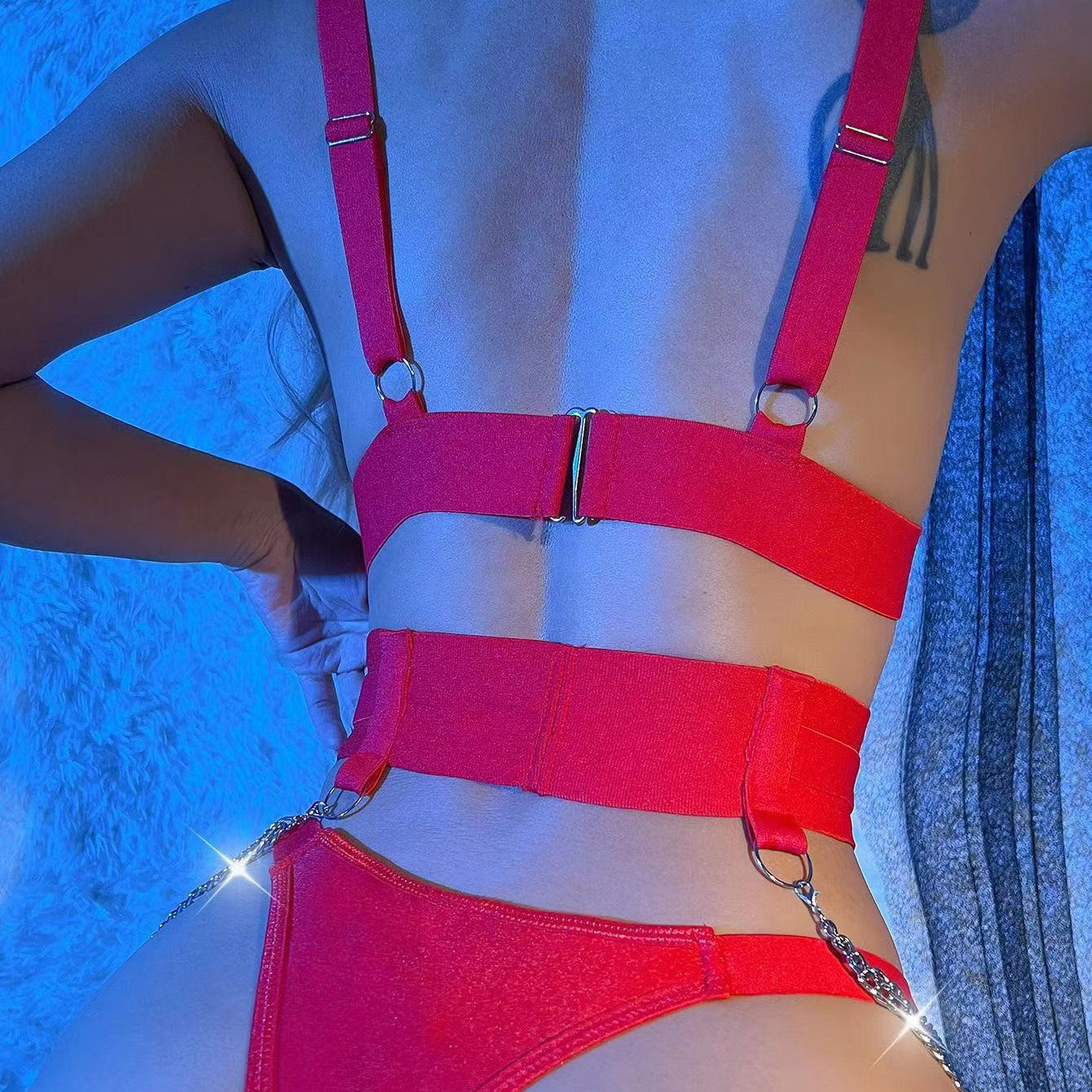 Komplet bielizny z szerokimi pasami i ozdobnymi detalami Nver