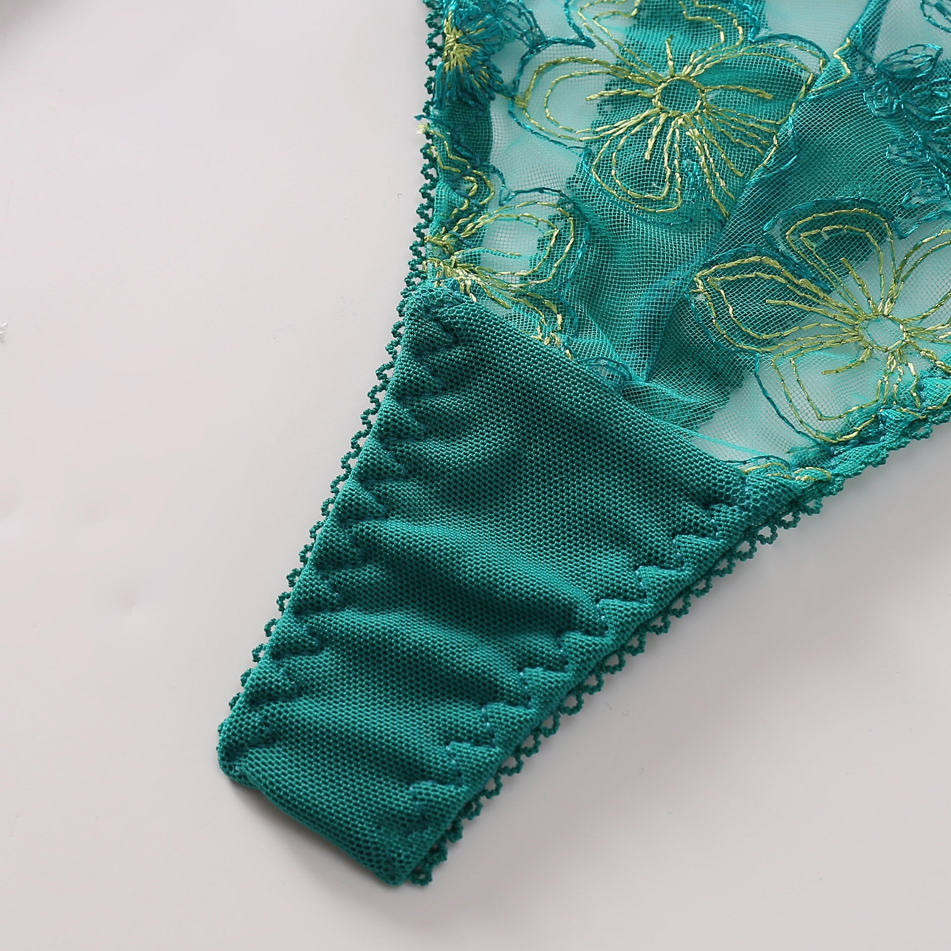 Komplet koronkowej bielizny z pasem na specjalne okazje Delia