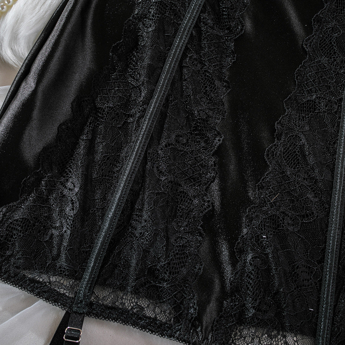 Halka z koronką i usztywnianym biustonoszem na wieczór Zena