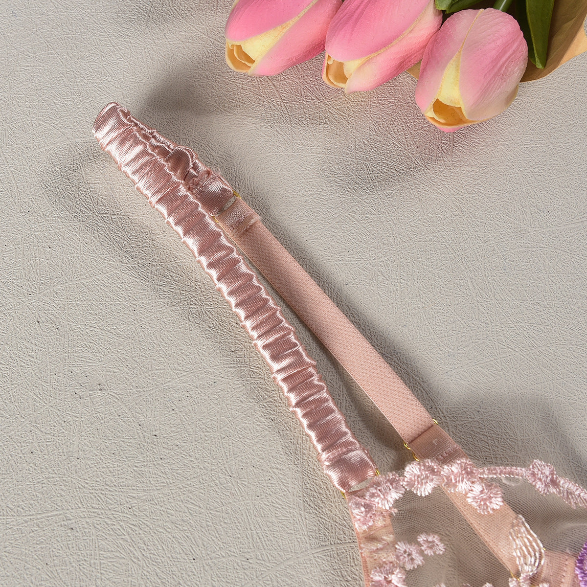 Komplet bielizny haftowanej na specjalne okazje Goryana