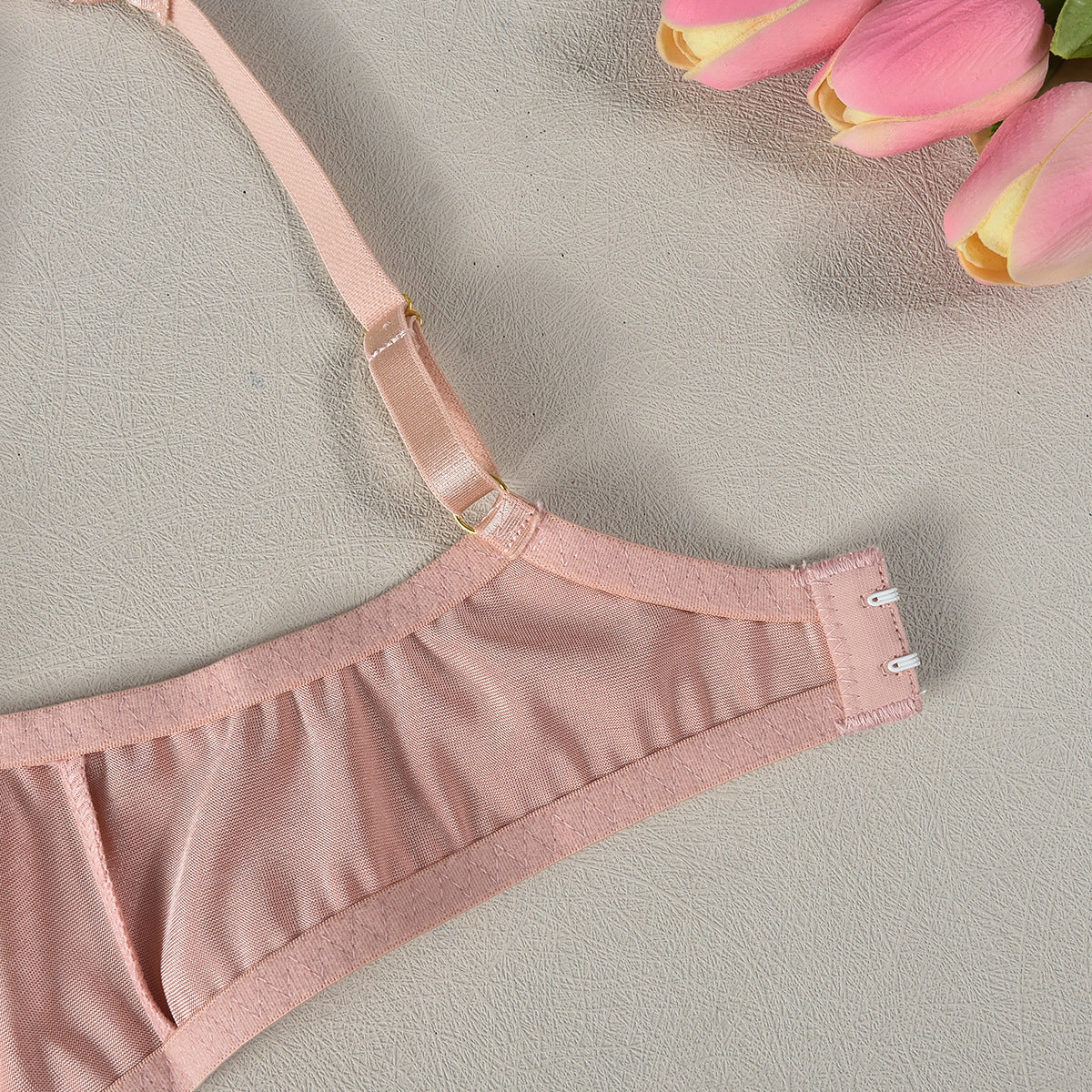 Komplet bielizny haftowanej na specjalne okazje Goryana