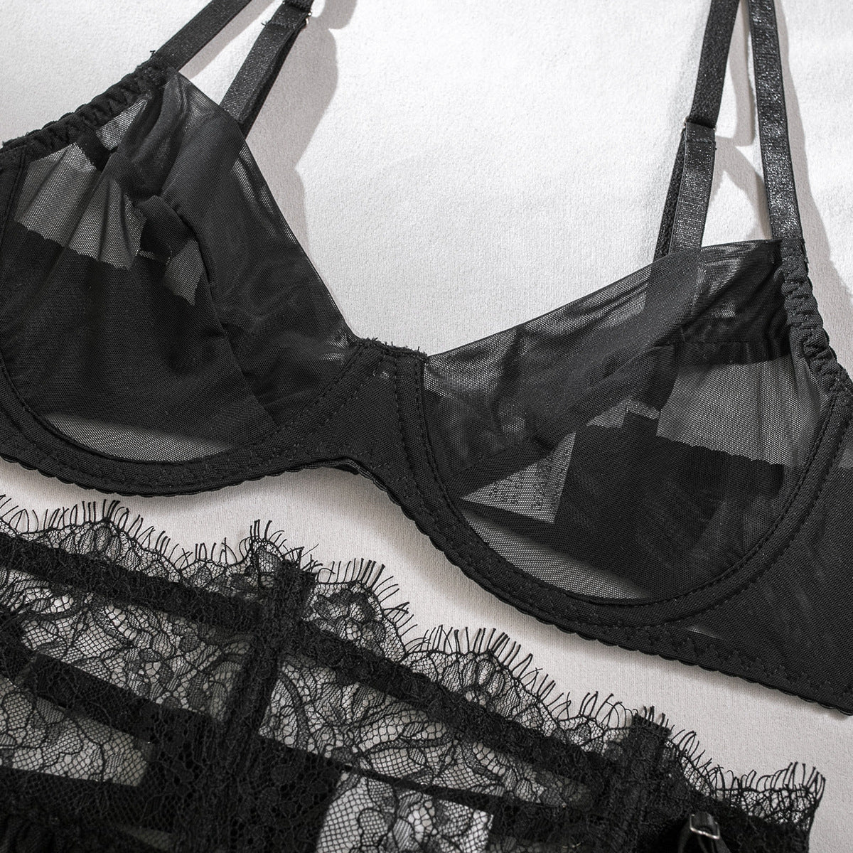 Komplet bielizny z tiulowym pasem i koronkowymi akcentami na wieczór Kaho