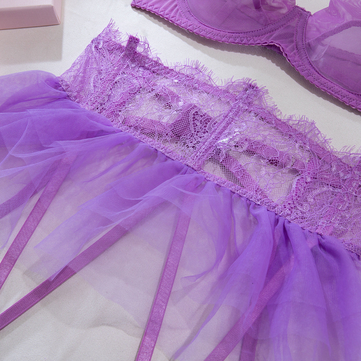 Komplet bielizny z tiulowym pasem i koronkowymi akcentami na wieczór Kaho