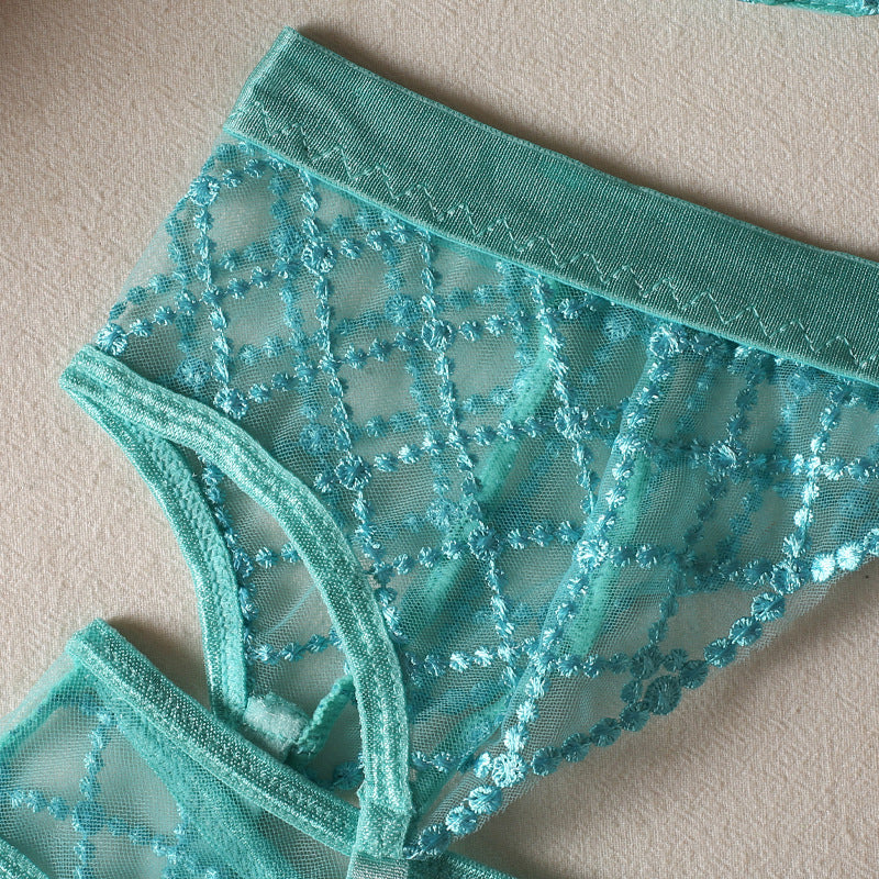 Komplet bielizny z delikatnych materiałów z ażurowymi detalami Cissy