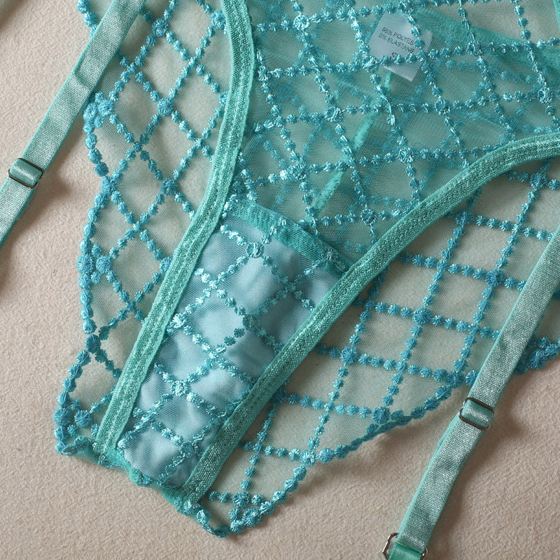 Komplet bielizny z delikatnych materiałów z ażurowymi detalami Cissy