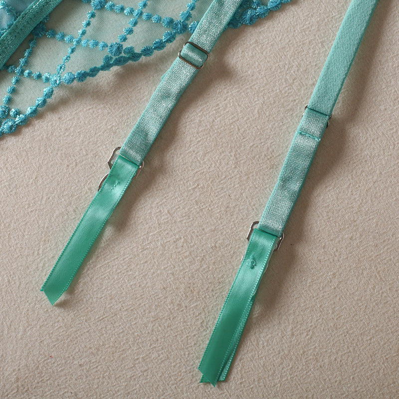 Komplet bielizny z delikatnych materiałów z ażurowymi detalami Cissy