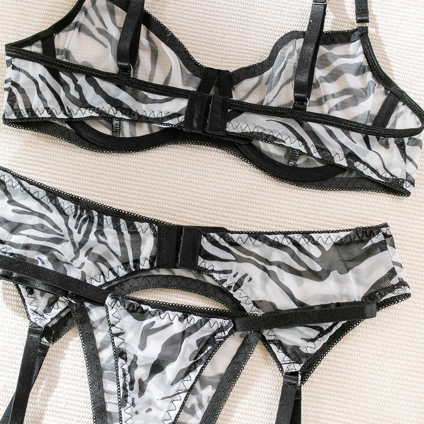 Komplet bielizny z pasem do pończoch na specjalne okazje Hammy