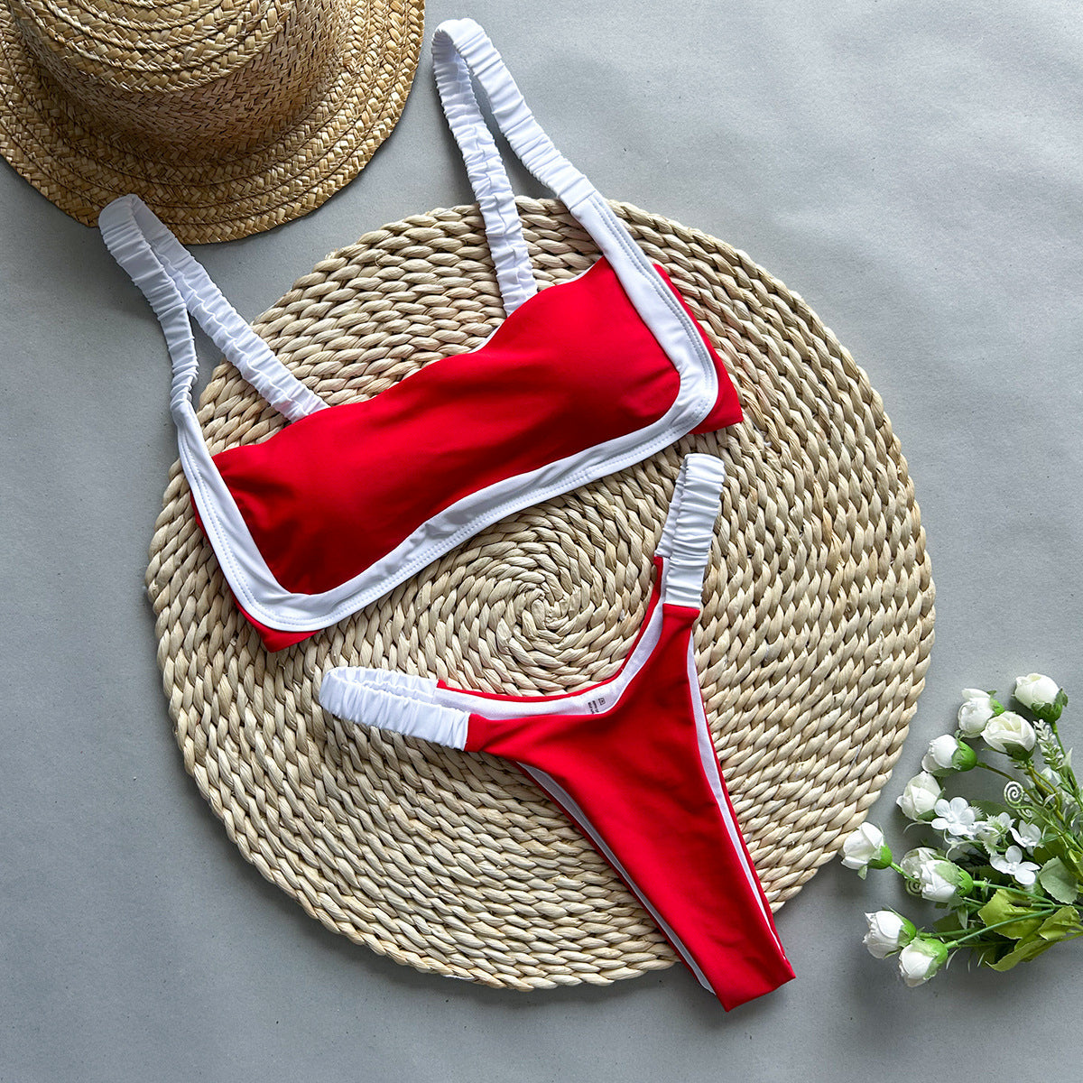Strój kąpielowy z ozdobną lamówką na plażę Elidia Czerwony