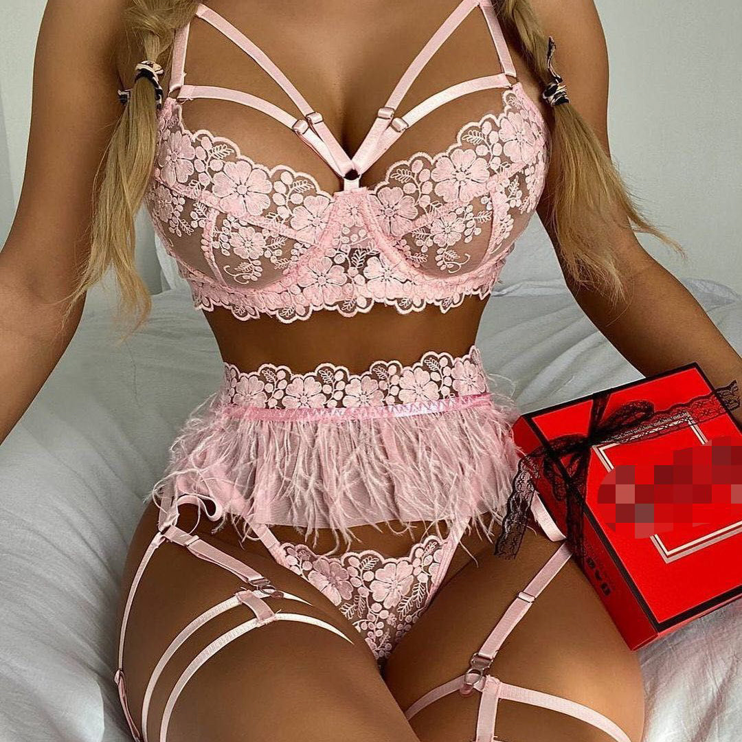 Komplet bielizny z koronką i piórkami elegancki Gitza