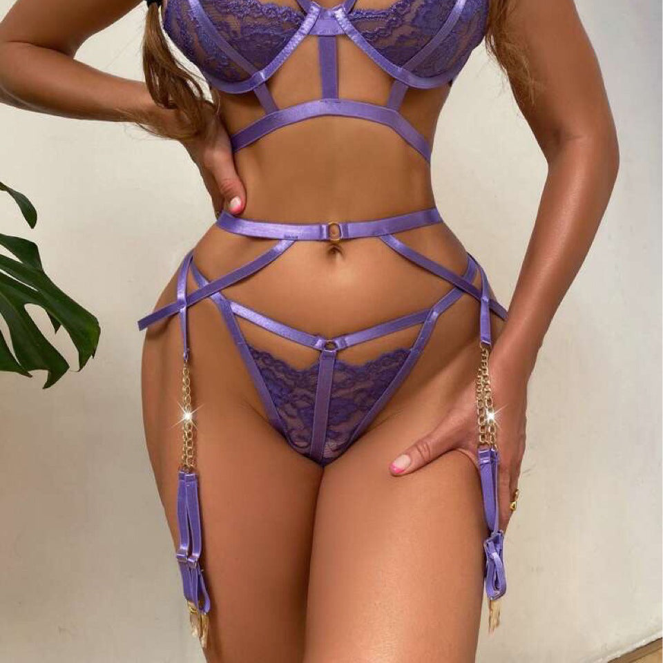 Komplet bielizny koronkowej z paskami na romantyczny wieczór Wafaa