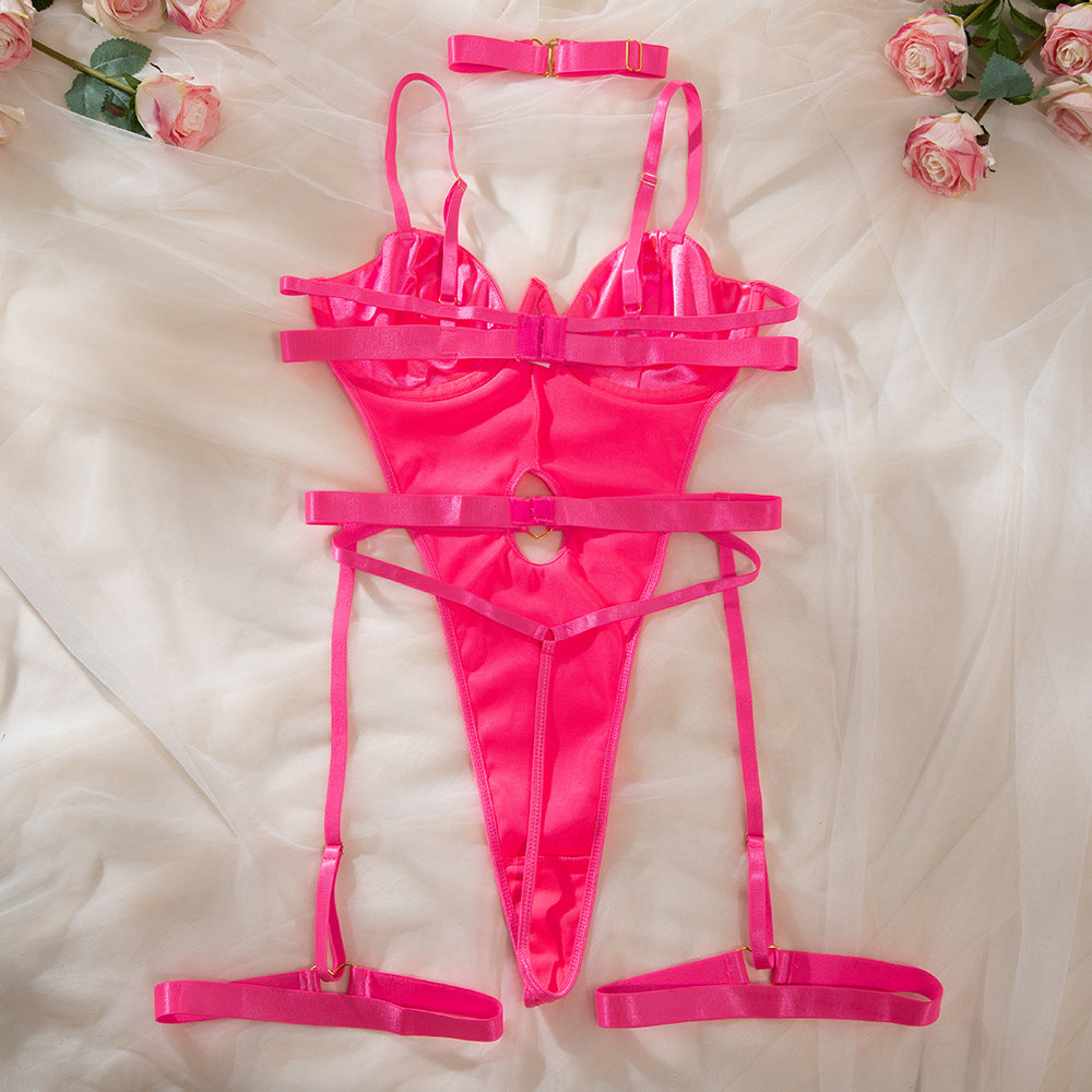 Body z pasem i wycięciami na wieczorne wyjścia Avellina