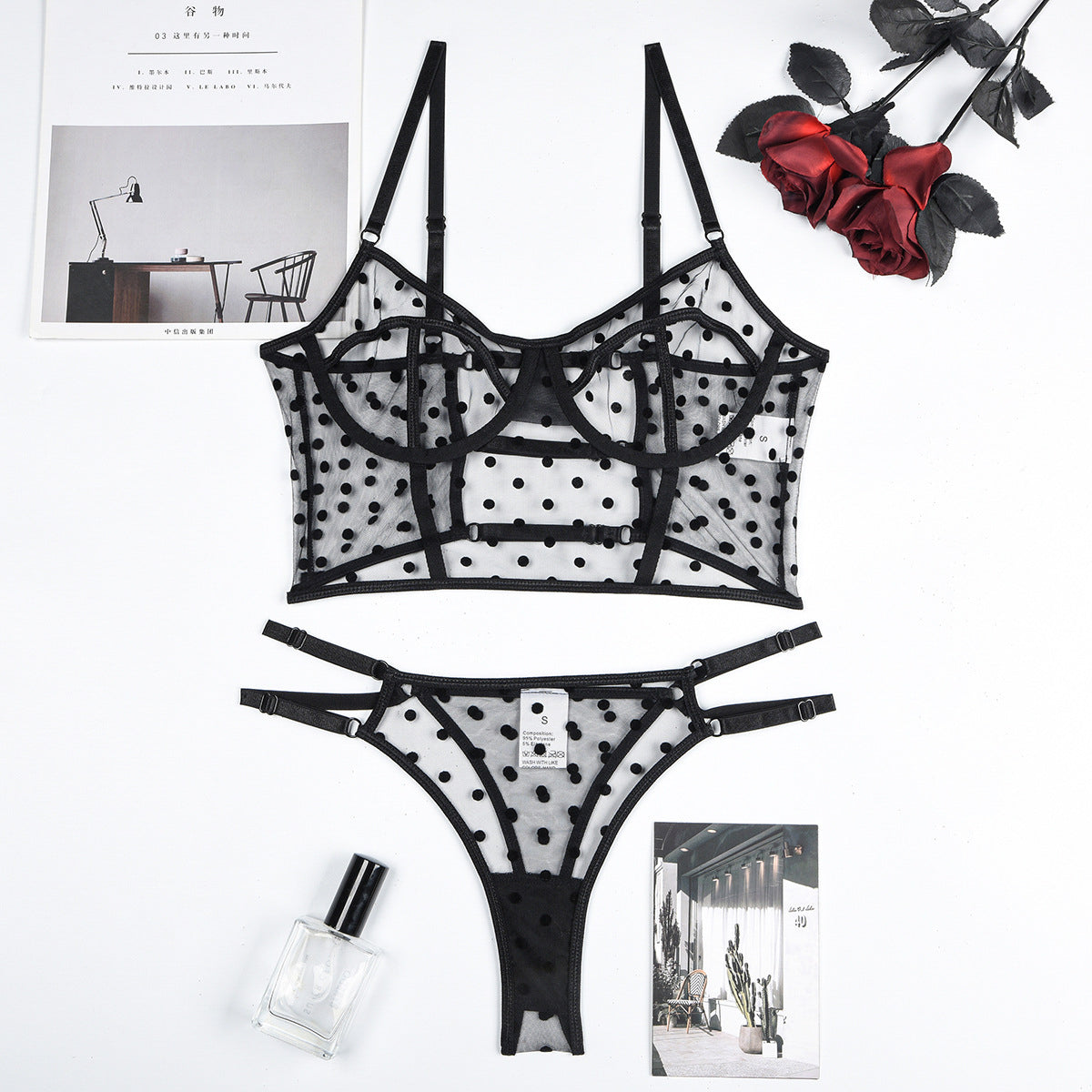 Komplet bielizny z usztywnianym biustonoszem i figami w kropki Ailish Czarny