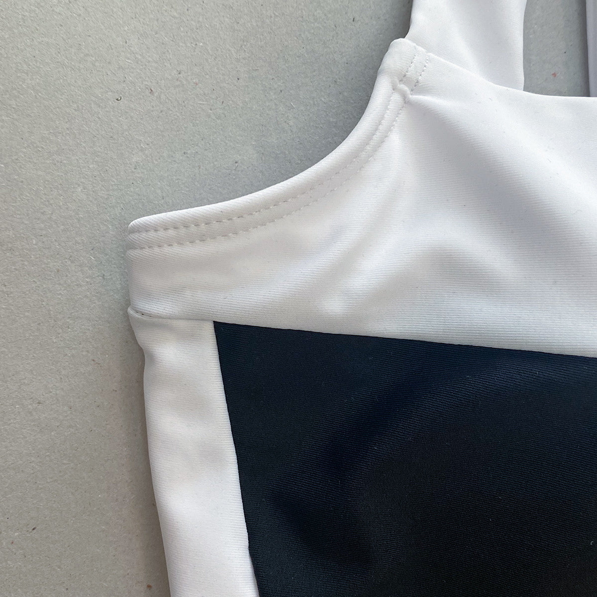 Jednoczęściowy strój kąpielowy minimalistyczny na plażę i basen Engelien