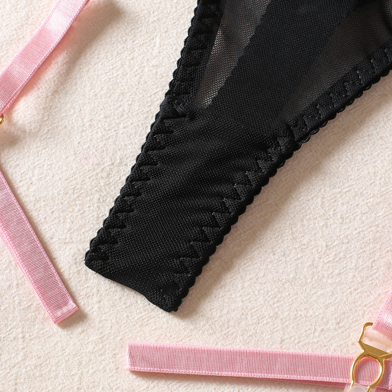 Komplet bielizny z miękkiego materiału z regulowanymi paskami Mirtha