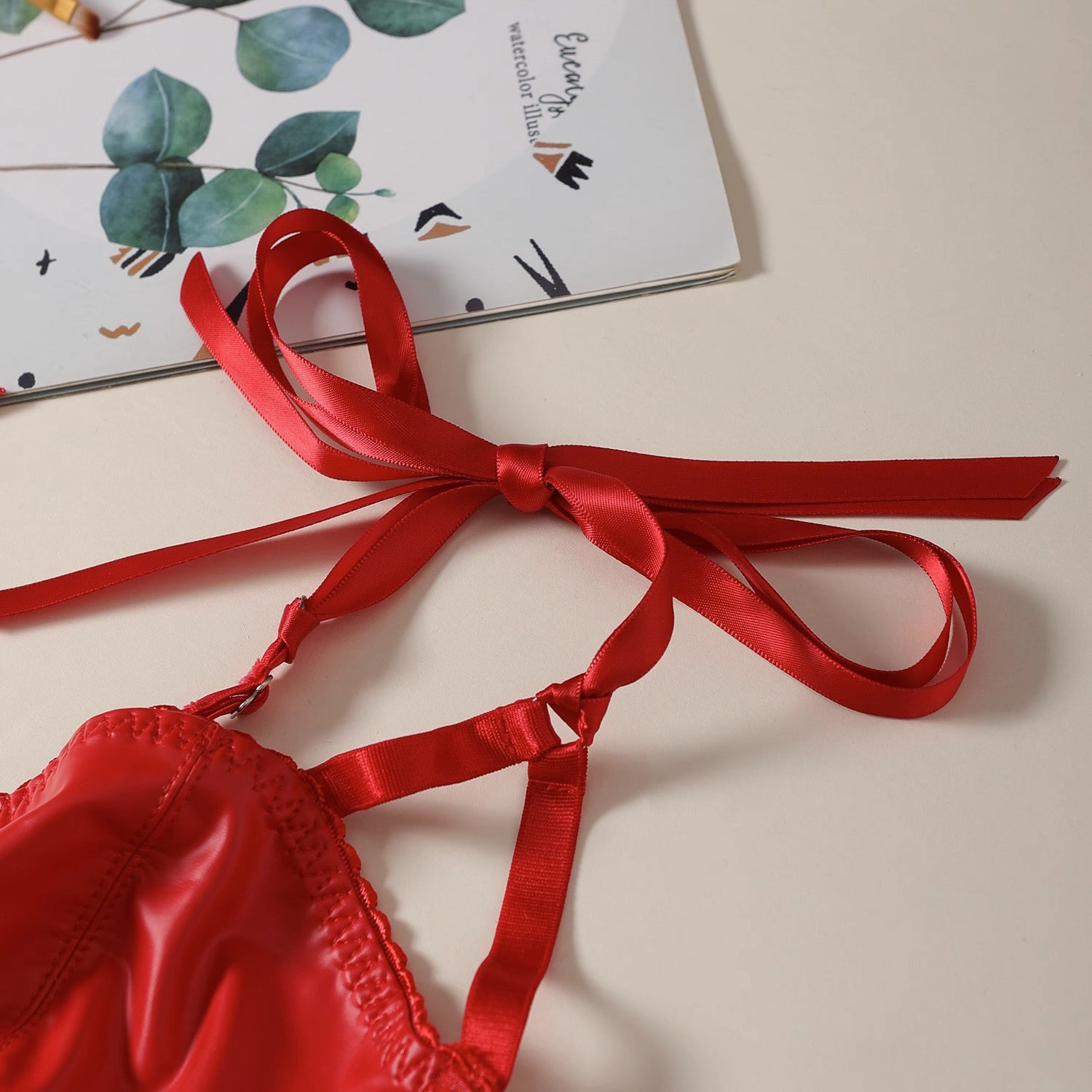 Body z usztywnianymi miseczkami na romantyczne wieczory Guerina