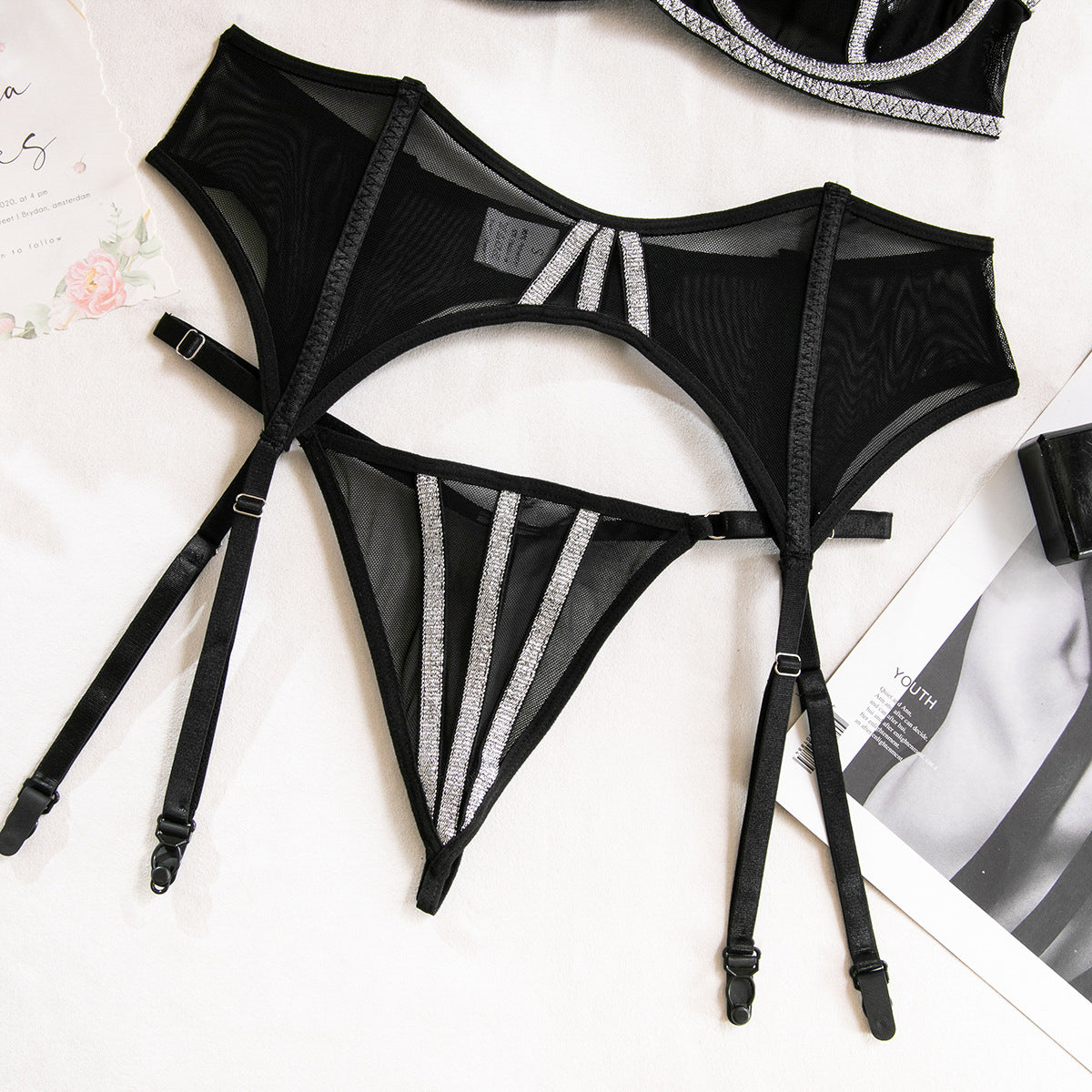 Komplet bielizny z ozdobną lamówką Mercan