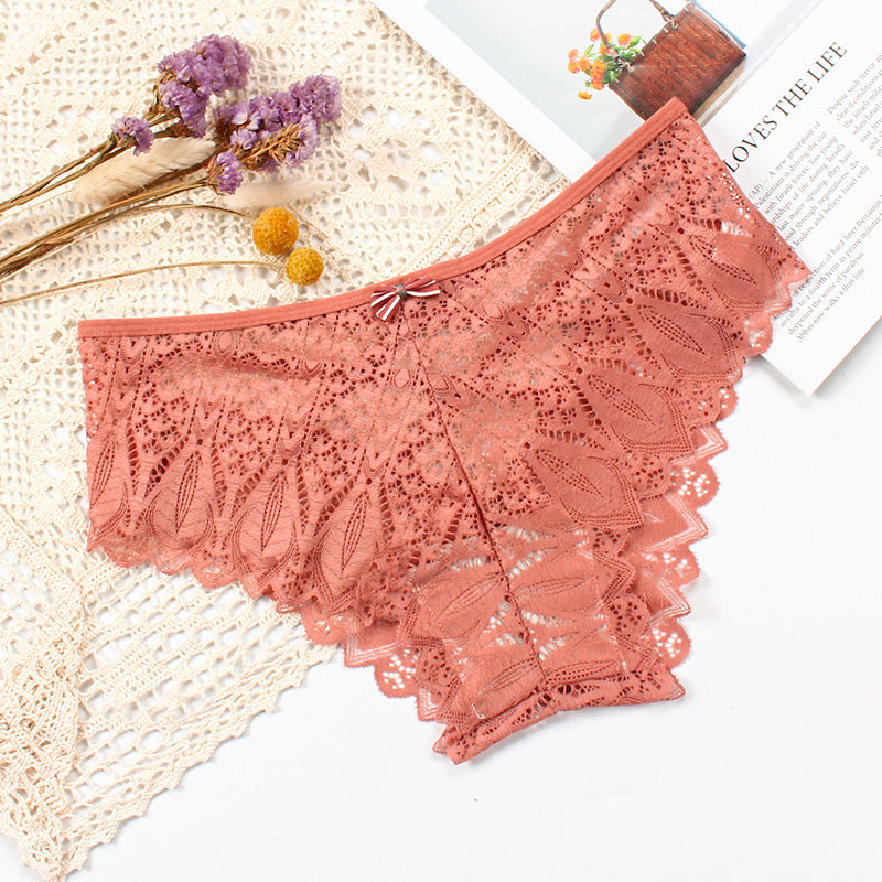 Koronkowe figi z wycięciami na romantyczny wieczór Emyle Beżowy