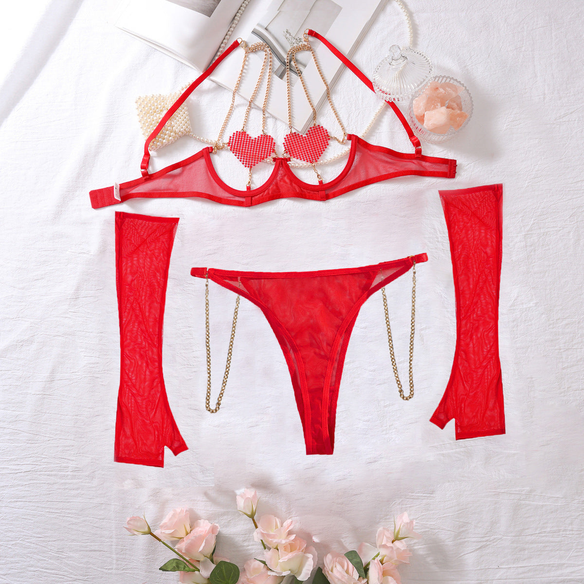 Komplet bielizny z serduszkami i łańcuszkiem elegancki zestaw Parashkeva